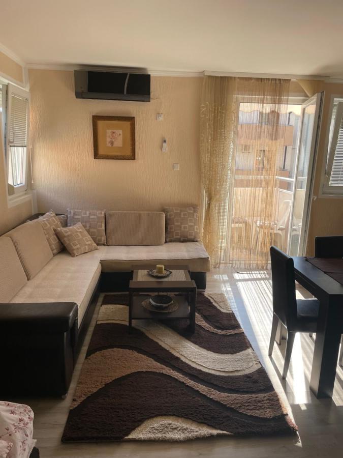 Apartament For Rent In *